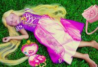 Alice Pretend Princess Rapunzel and play with Mommy with makeup toys 15