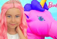 Alice pretend Princess Barbie & play in a new house with a friend 13